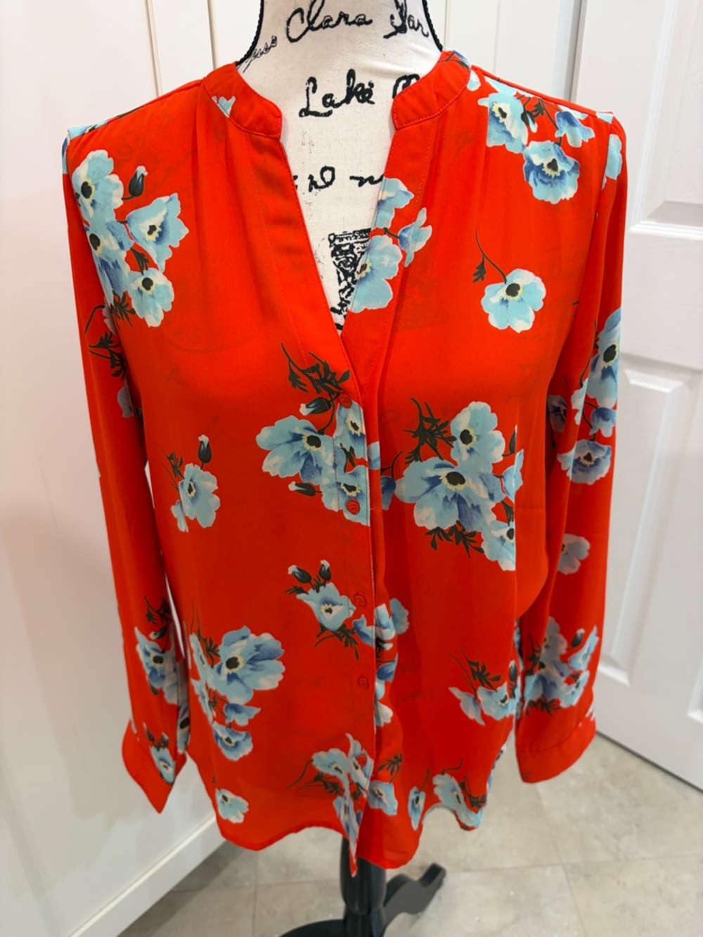 Ovi Red Floral Button-Front Blouse with Blue Blossoms